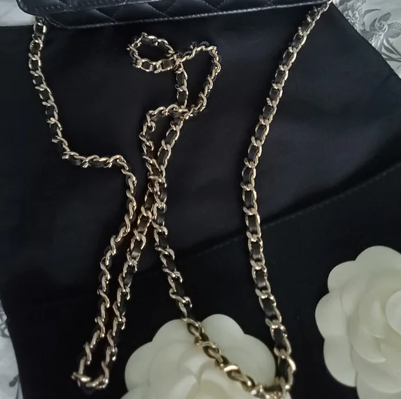 Classic Chanel lambskin wallet on chain black with gold - Picture 8 of 16